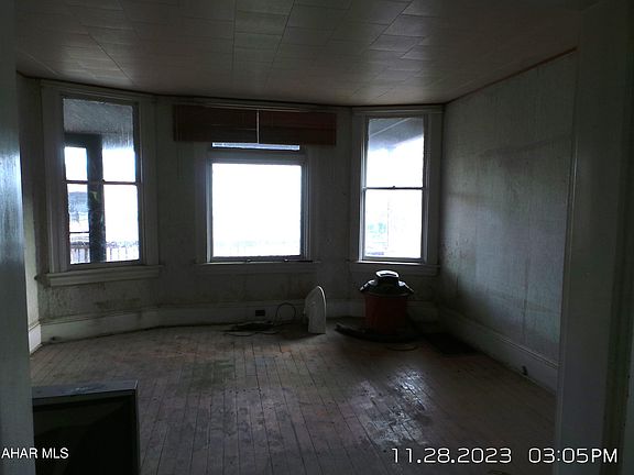 5th image of 1830 11th` Ave