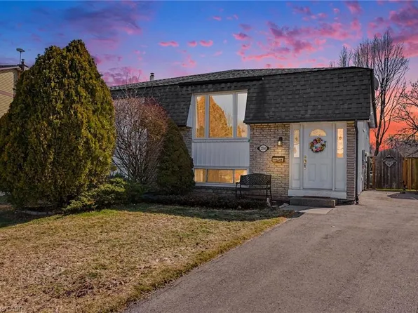 2381 Middlesmoor Cres, Burlington, ON L7P 3X4