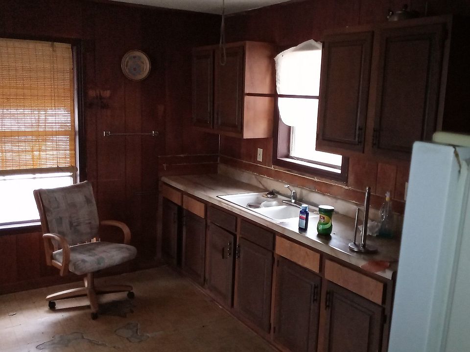 2nd image of 395 Dorie St