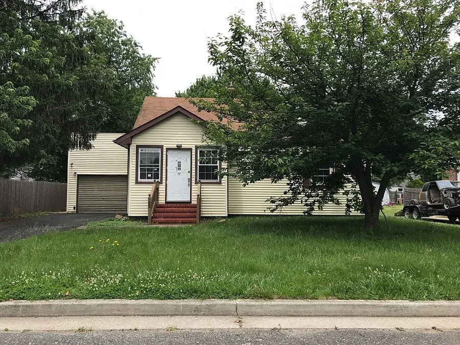 193 Crossland Ave photo 1