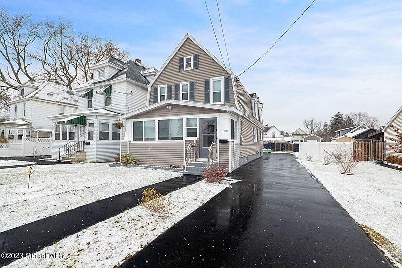 3rd image of 2616 Van Dyke Avenue