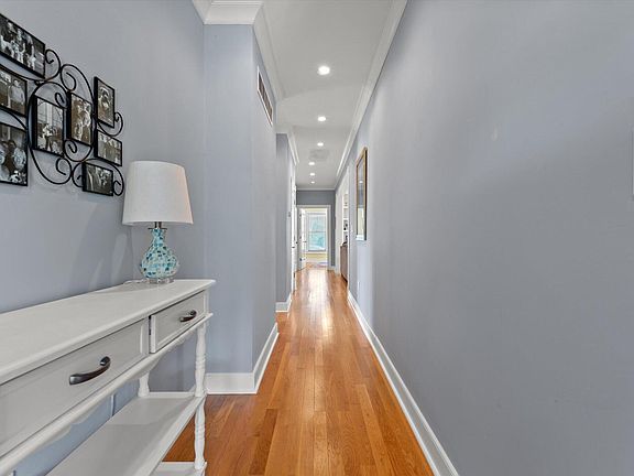 5th image of 103 Revere Dr