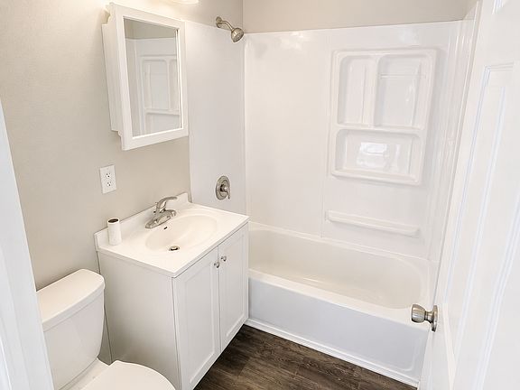3rd image of 207-209 Daniels St #1