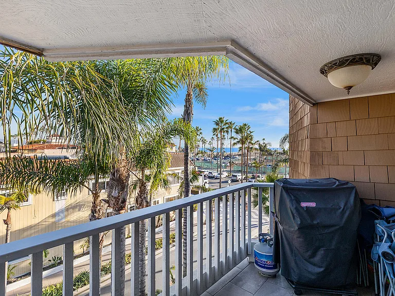 600 E Oceanfront #3A — Photo 16