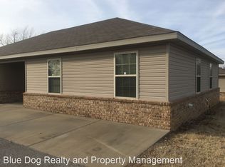 1330 N Trinity Dr, Fayetteville, AR 72704