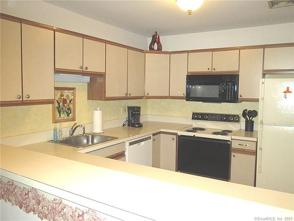 136 Deer Hill Avenue