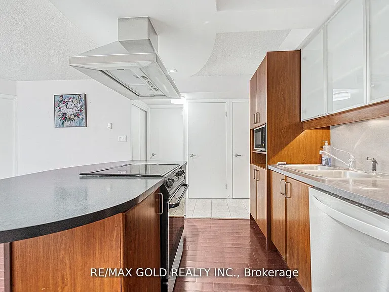550 Queens Quay W #509 — Photo 25