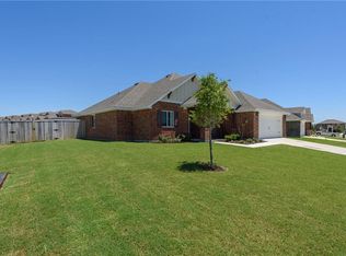 3911 Kensington Dr, Sanger, TX 76266