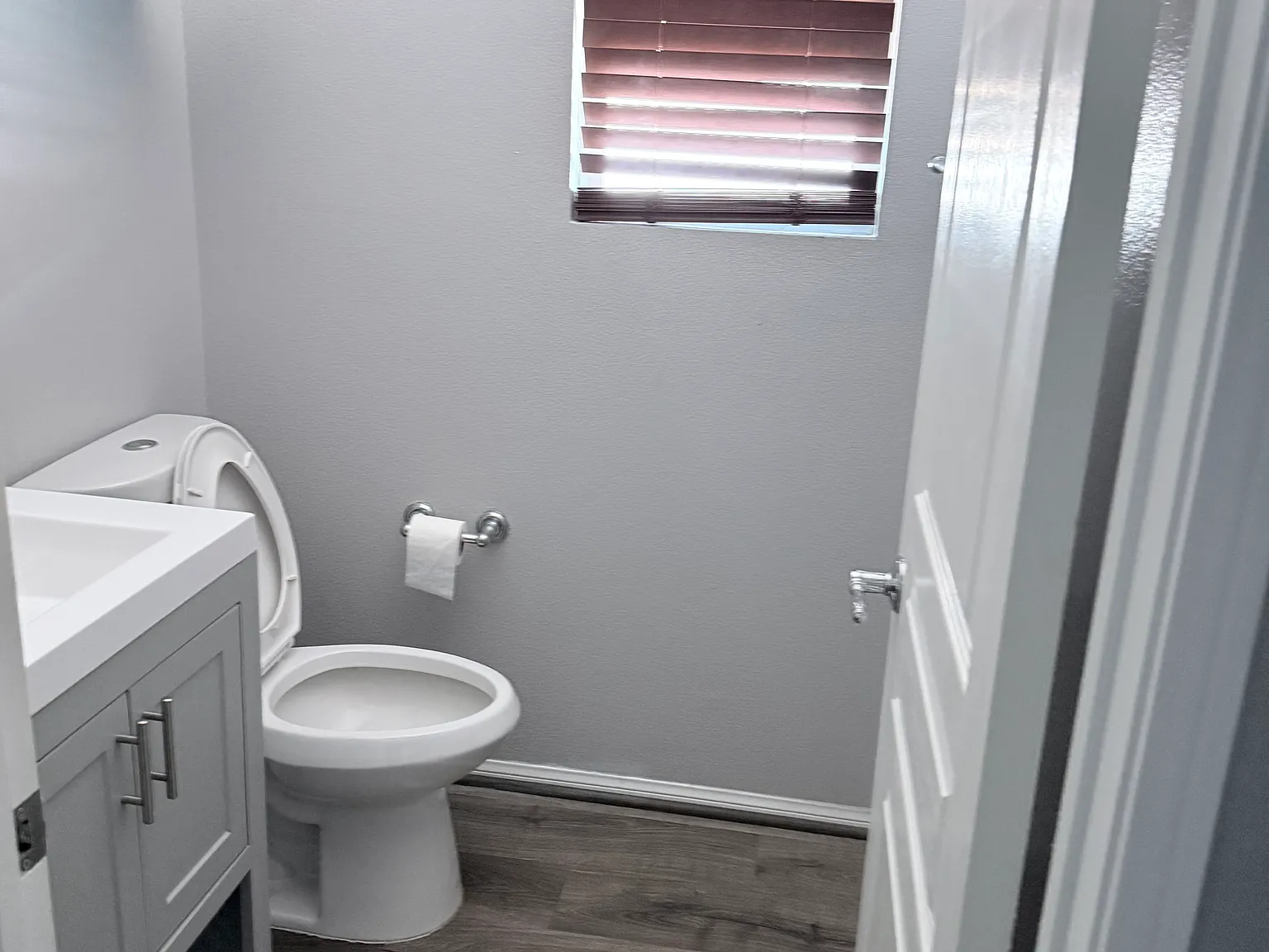 5 bed, 2.5 bath, 2373 sqft, $4,000 — Photo 4