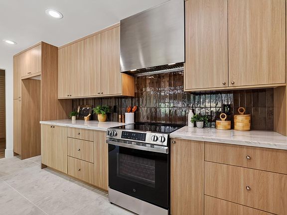 3rd image of 1235 Vanderbilt Way
