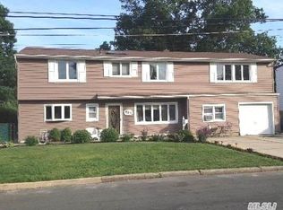 532 Davis St, North Babylon, NY 11703