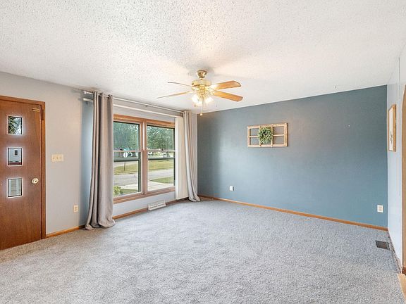 4th image of 133 Thomas Ave
