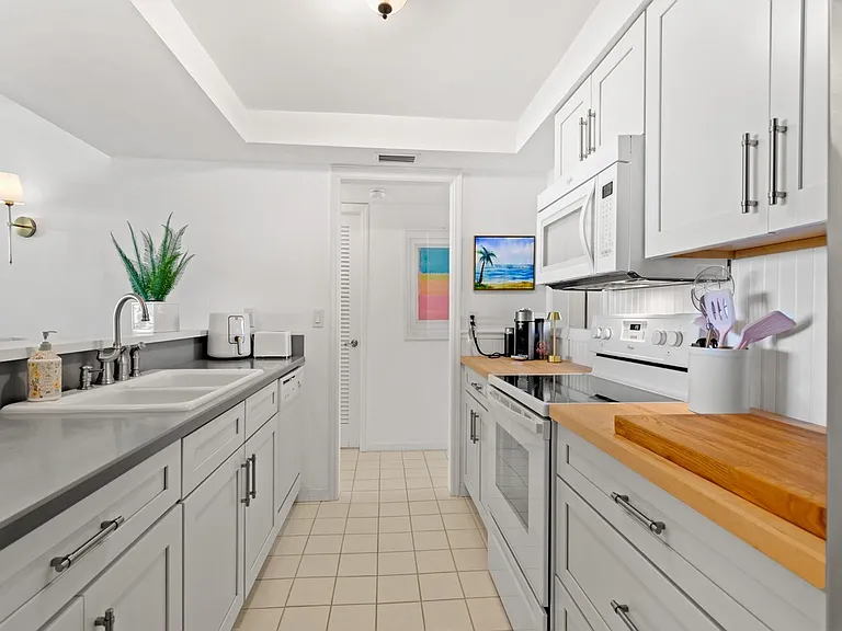 4141 Ocean Dr #401 — Photo 9