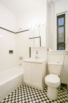 Rented by City Connections Realty | media 6