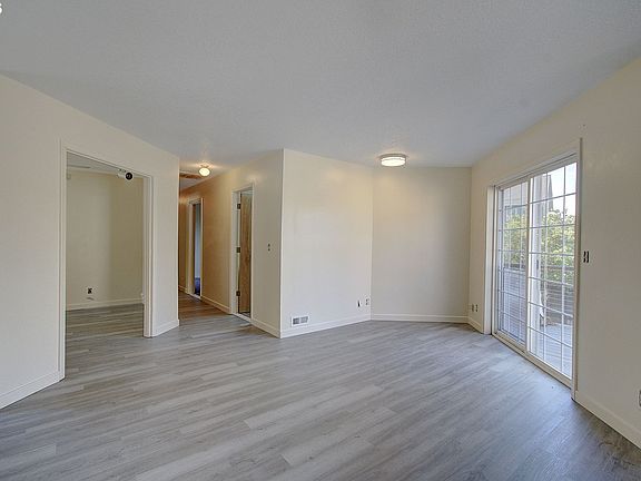 4th image of 3917 NE 39th St
