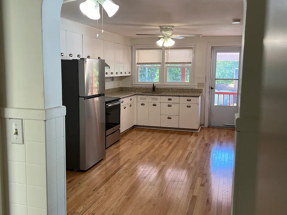 11 Bowles Ave #7
