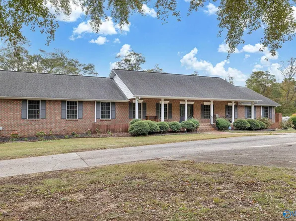 489 Solitude Ave, Albertville, AL 35950