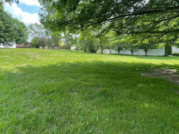 6855 SW Aylesbury Rd, Topeka, KS 66610