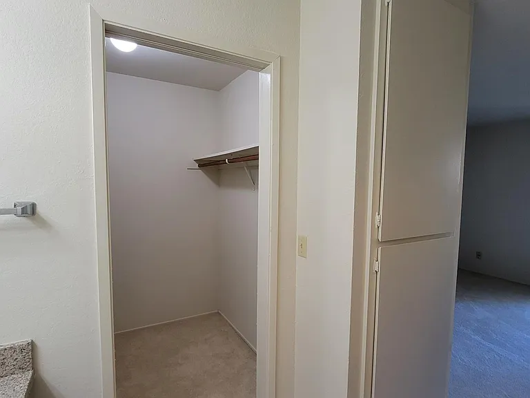 Royal Ambassador Apartments — Photo 32