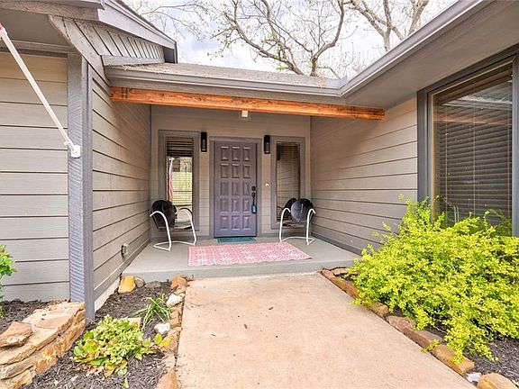 3rd image of 1725 Chaparral Ln