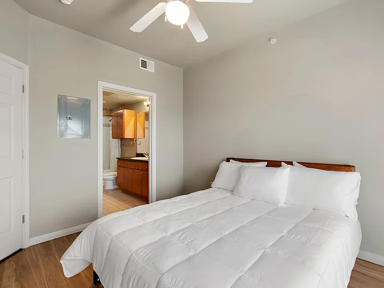 Texan Pearl Best Value in West Campus — Photo 50