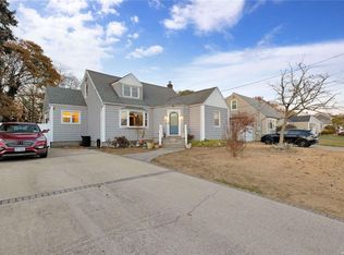 521 18th St, West Babylon, NY 11704