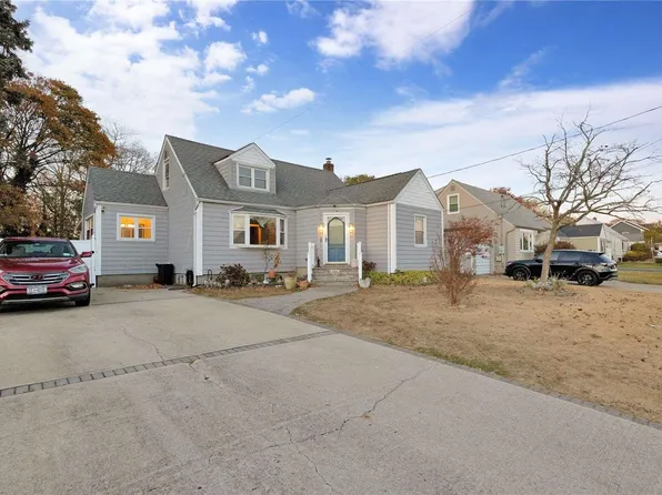 521 18th Street, West Babylon, NY 11704