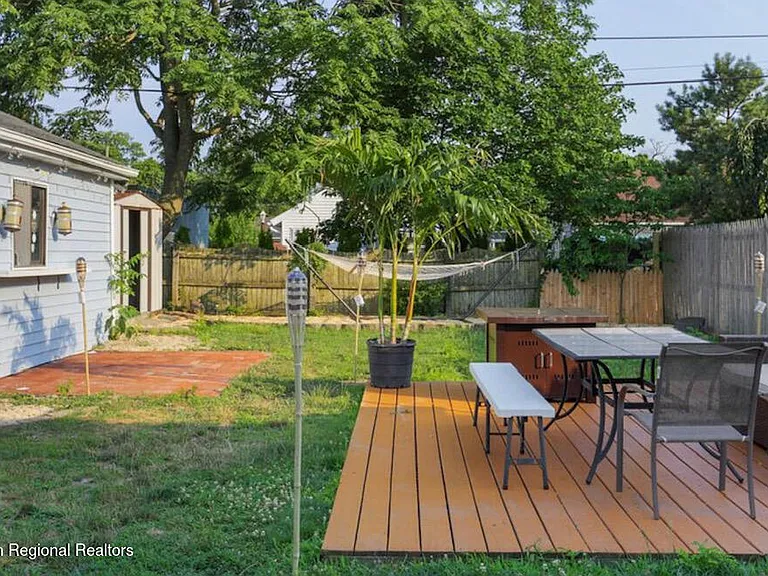 713 18th Ave — Photo 2