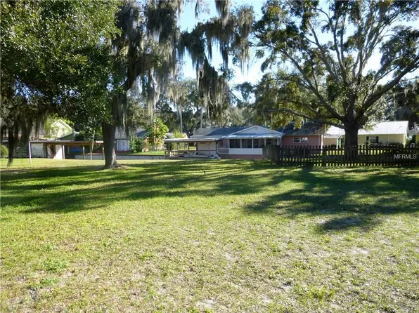 Memory Ln, Tavares, FL 32778