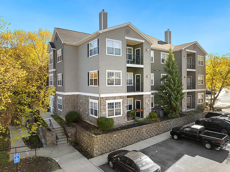 River Pointe at Den Rock Apartments — Photo 41