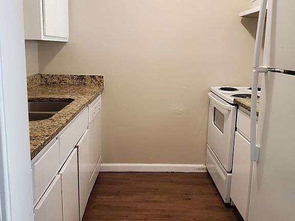 3rd image of 2404A Blanco Dr
