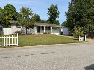 17 Marveline Dr, Saint Charles, MO 63304