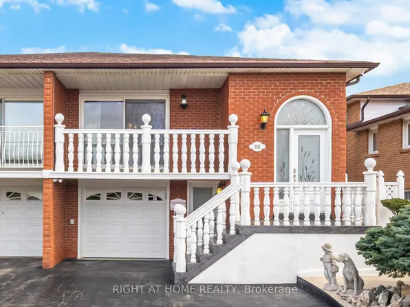 3938 Midhurst Ln, Mississauga, ON L4Z 1C7