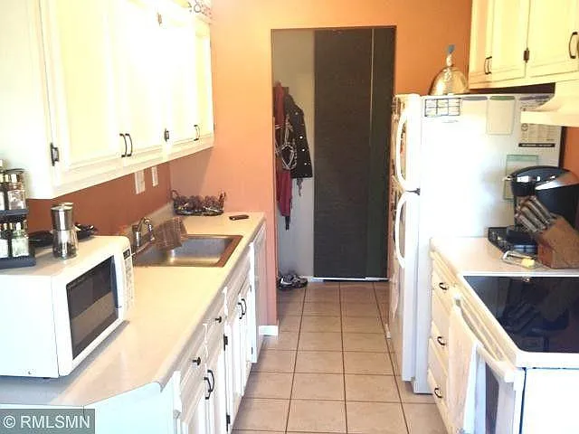 2 bed, 924 sqft, $1,600 — Photo 3