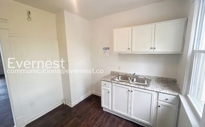 4 bed, 1.0 bath, 750 sqft, $1,100 — Photo 3