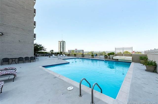 7th Floor HEated Pool