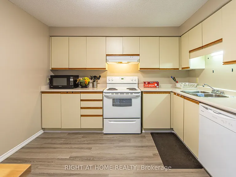35 Green Valley Dr #1714 — Photo 8