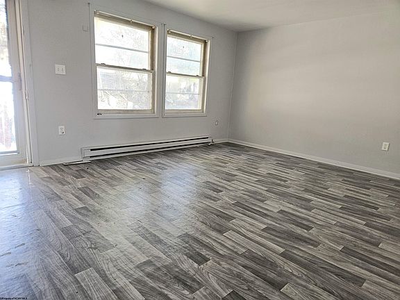 2nd image of 132 Beverly St