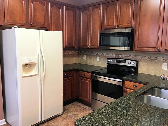 4th image of 2111 Stockton Dr