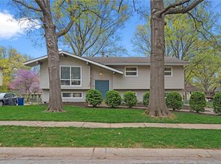 328 S Meadowbrook Ln, Olathe, KS 66062
