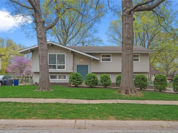 328 S Meadowbrook Ln, Olathe, KS 66062