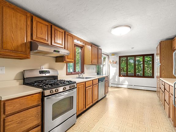 5th image of 32 Elm St
