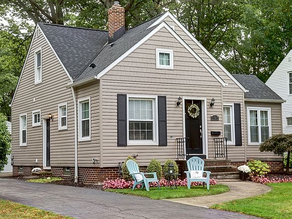 2nd image of 595 Parkside Dr