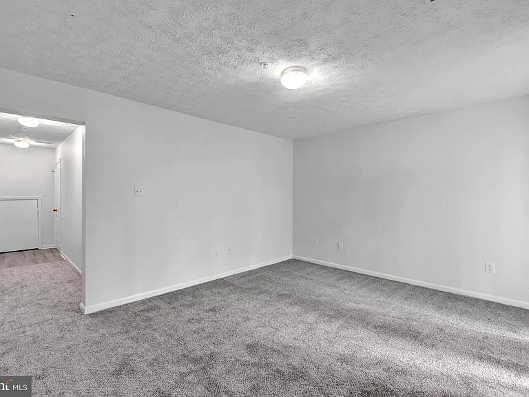 2406 Lemontree Ln — Photo 34