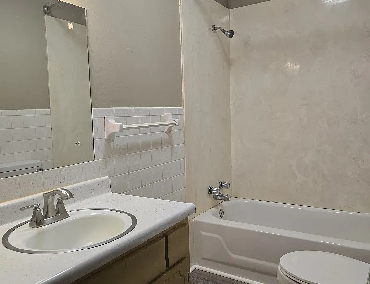 112 N 13th St #3 — Photo 4