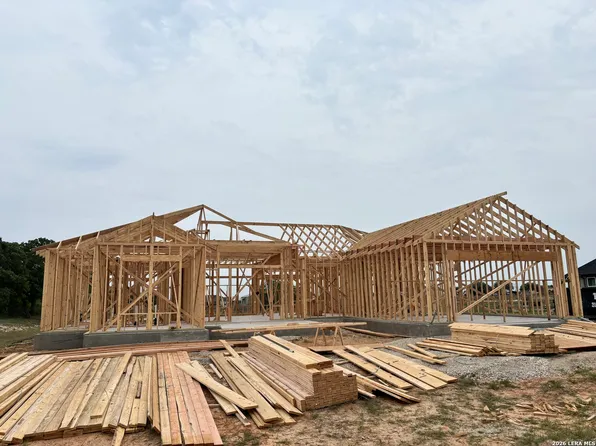 155 Pradera Ridge Drive, Floresville, TX 78114