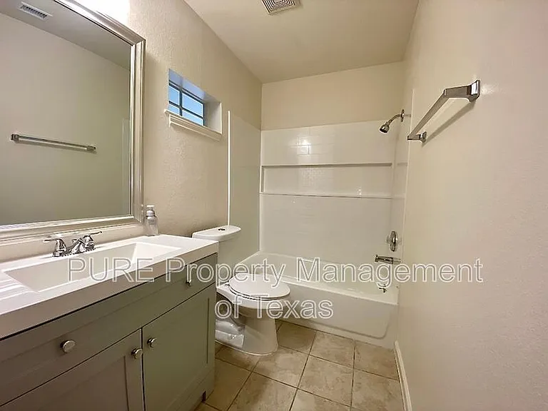 1102 Leah Ln — Photo 14