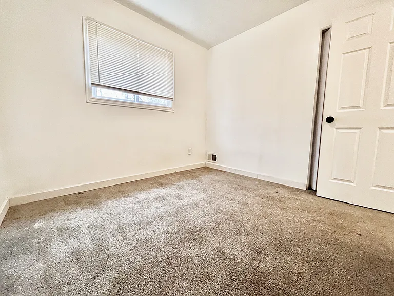 17381 Charest Ave — Photo 14