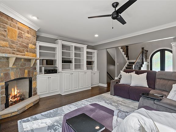 3rd image of 314 Longwood Dr