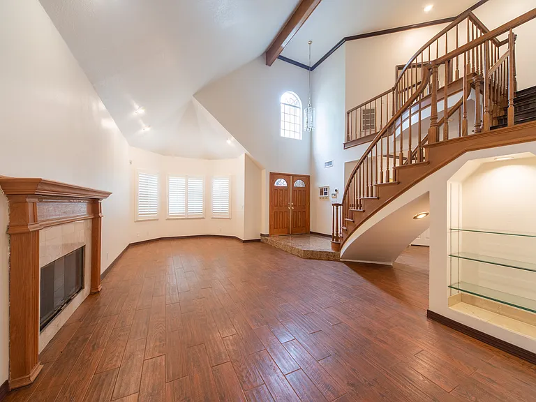 218 E Newman Ave — Photo 5